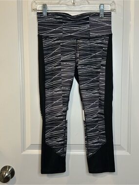 Champion C9 Abstract Print Cropped Athletic Leggings | XS